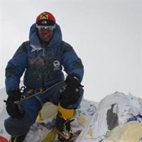 Hans+Holzknecht+am+Gipfel+auf+8.850m